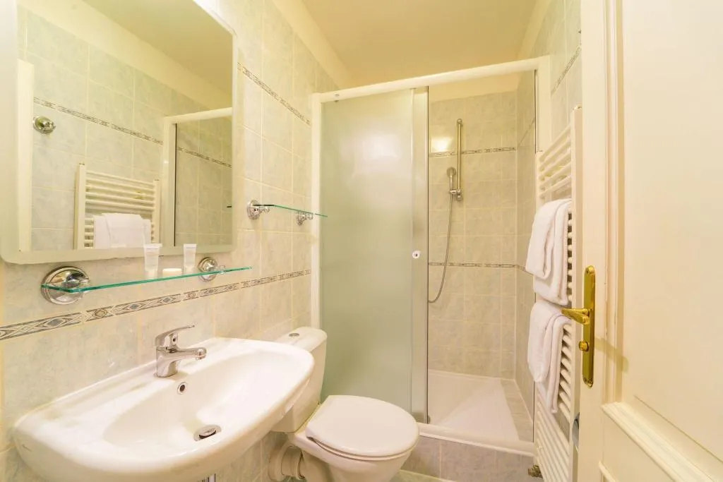 SINGLE SUPERIOR Room, St George, Prague