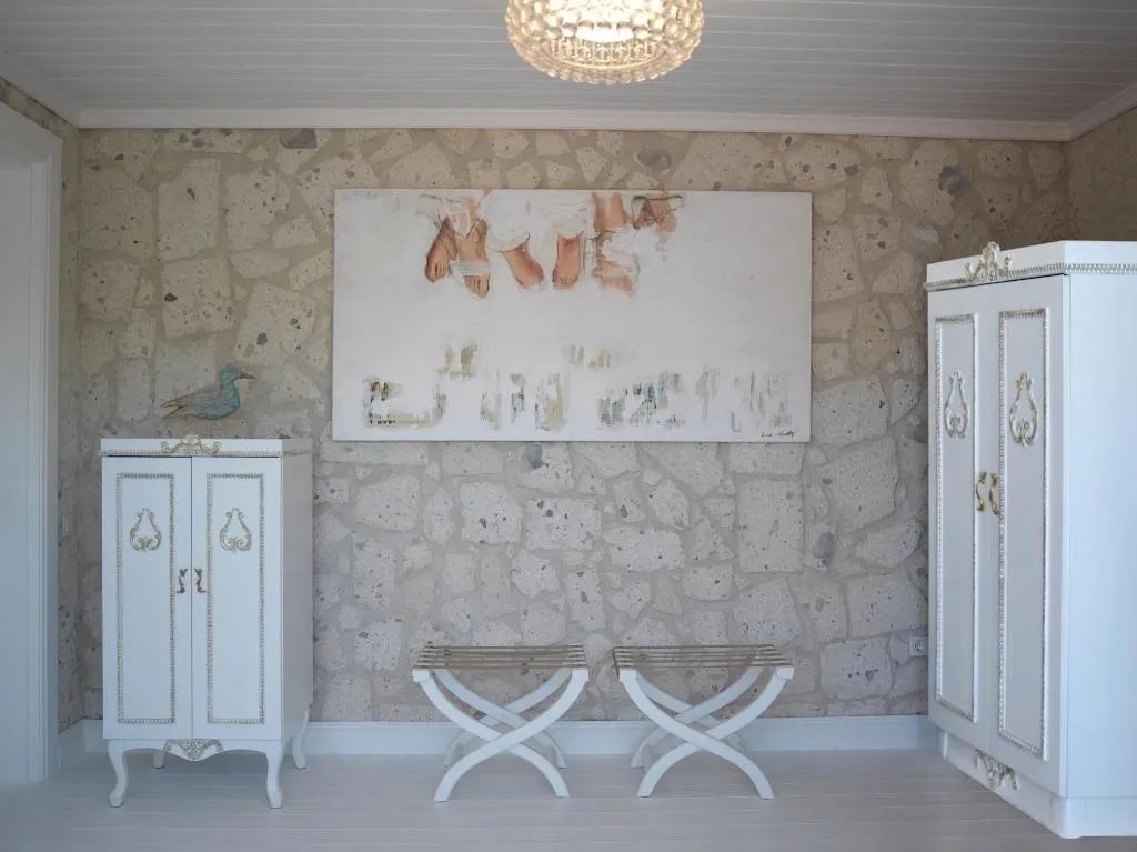 Room, Sabrina's Haus, Dalaman