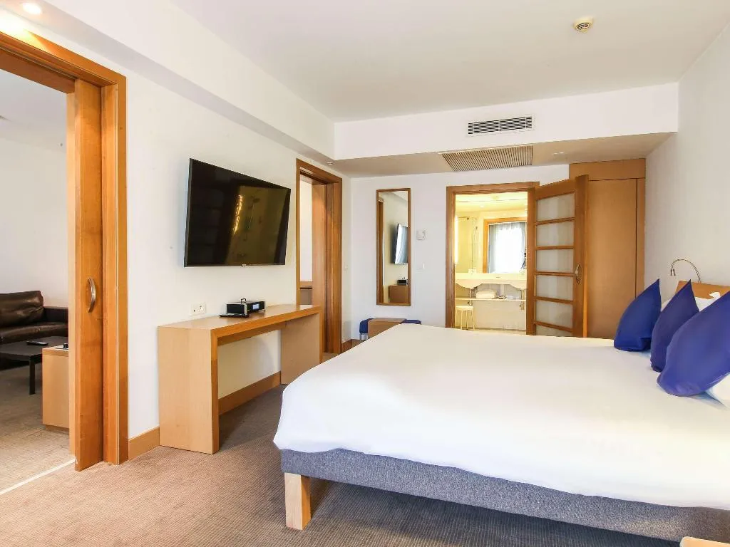 SUITE EXECUTIVE Room, Novotel Tunis, Tunisia