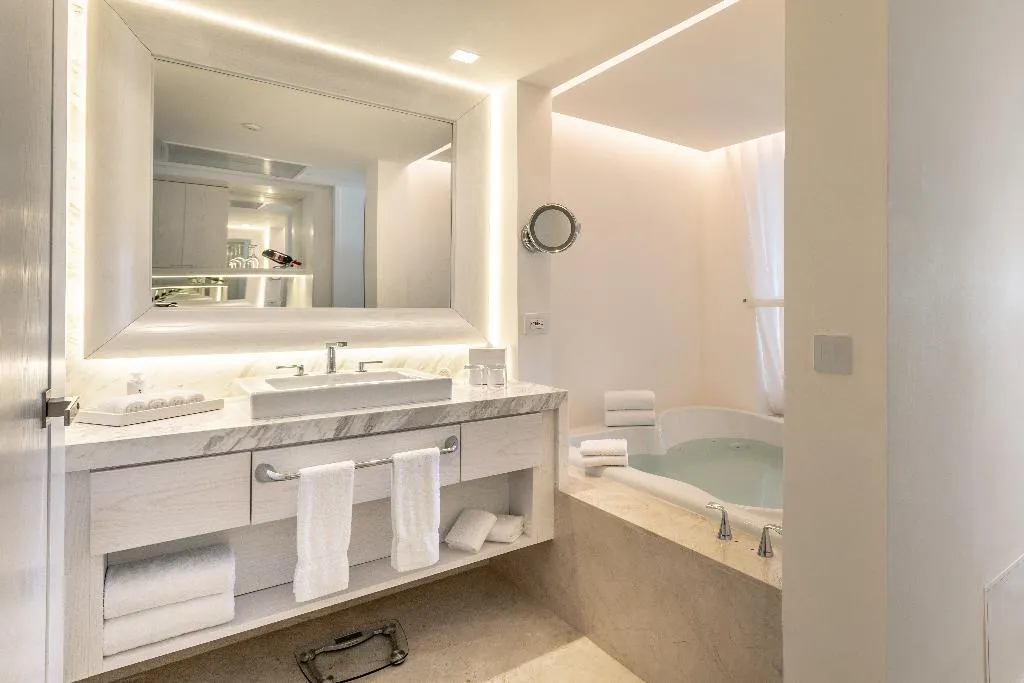 DOUBLE DELUXE PARTIAL OCEAN VIEW Room, Le Blanc Spa Resort All inclusive - Adults Only, Cancun Area