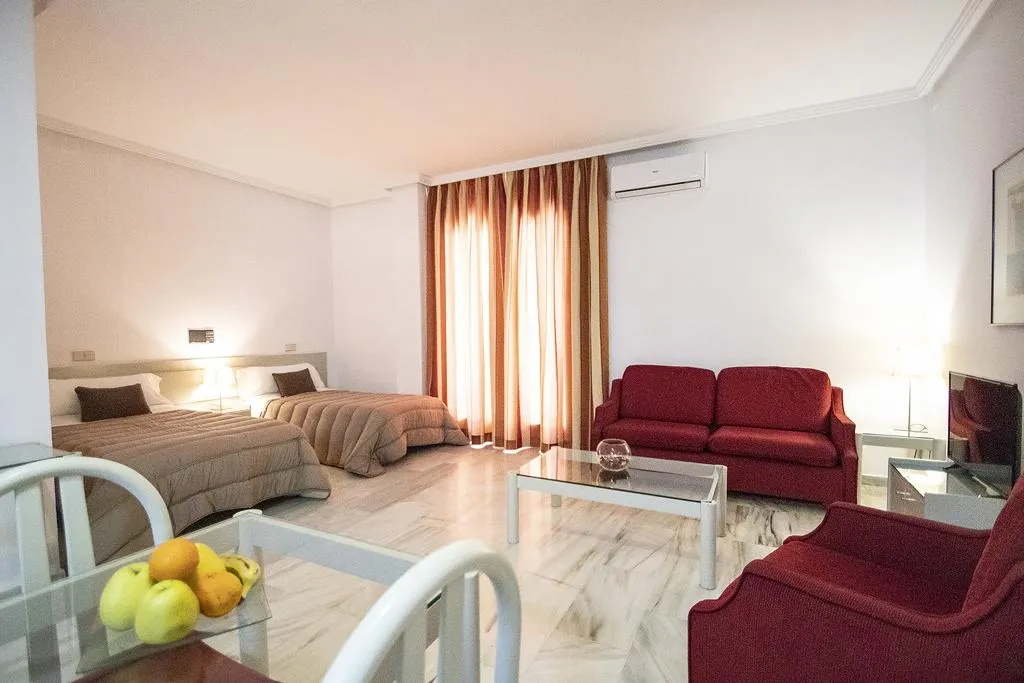 STUDIO CLASSIC POOL VIEW Room, Hospedium Hotel Apartamentos Simon Verde, Seville