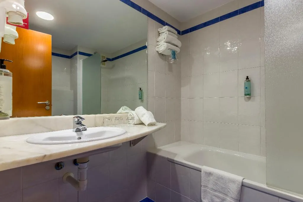 FAMILY ROOM CAPACITY 2 Room, Travelodge Madrid Alcala de Henares, Madrid