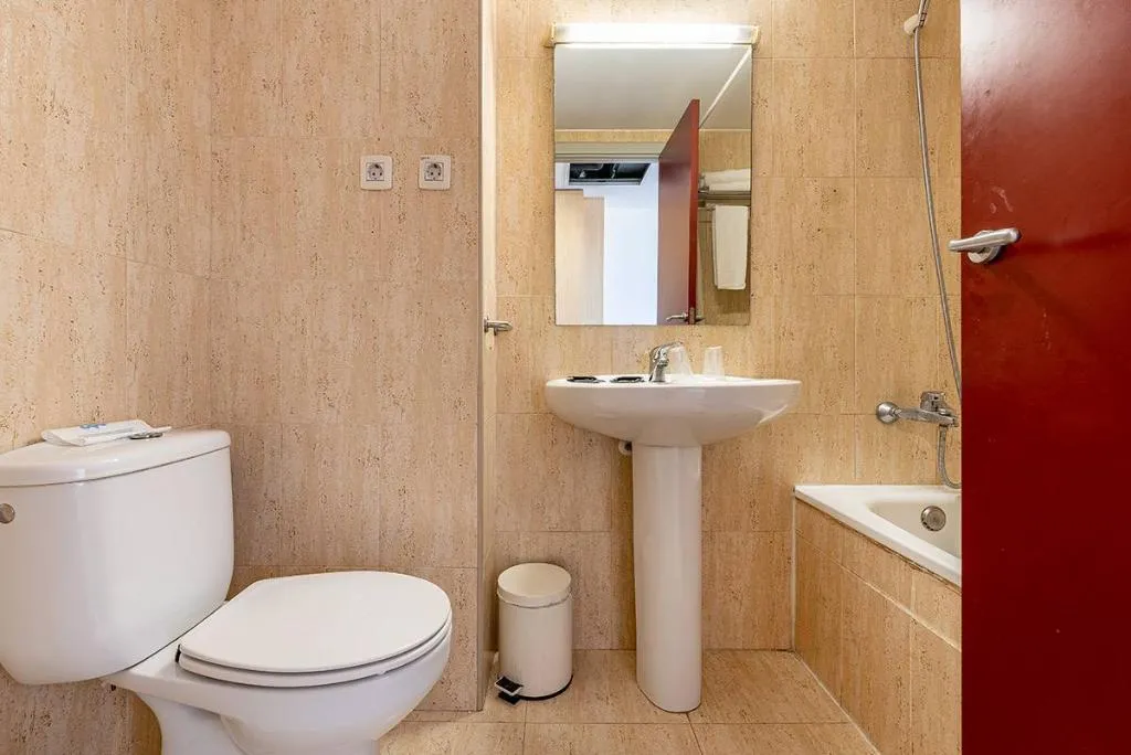 DOUBLE WITH DOUBLE BED Room, Basic Hotel, Barcelona