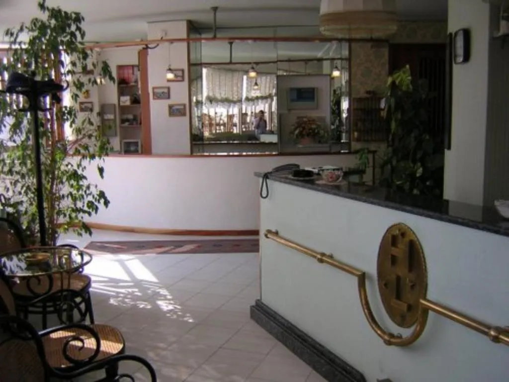 Lobby, Loreley, Naples