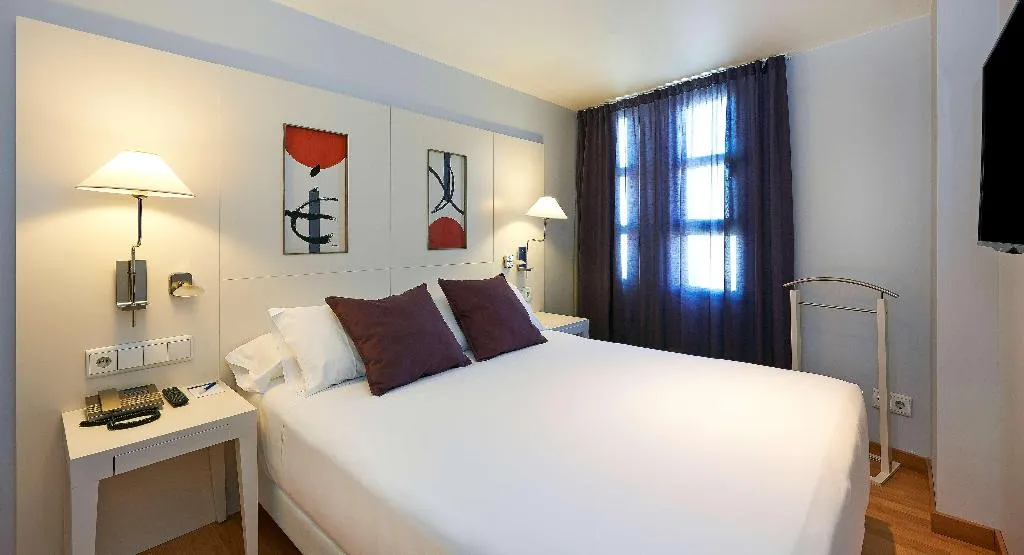 Room, NH Valencia Las Artes, Valencia