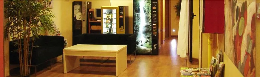Sports and Entertainment, Hostal Fina, Barcelona