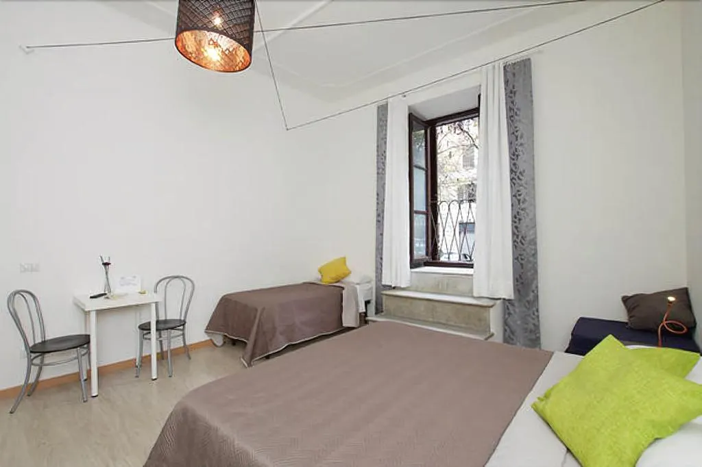 Room, Arthouse, Naples