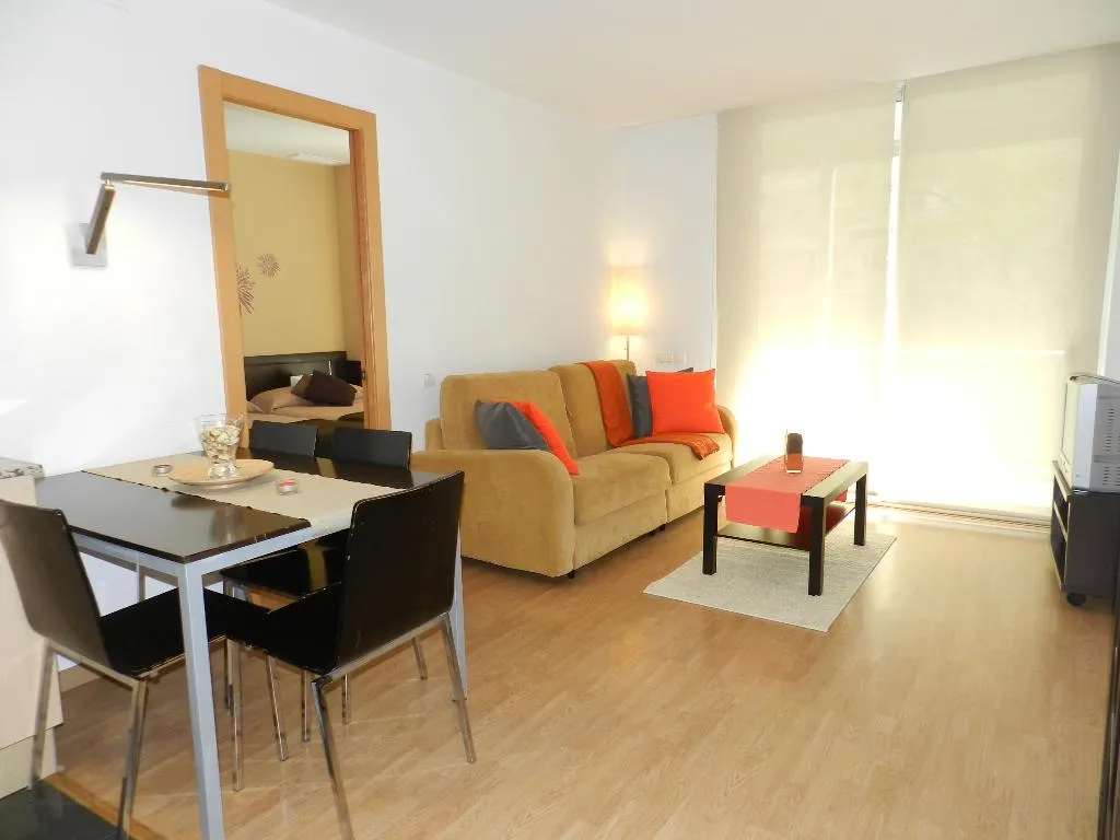 APARTMENT CAPACITY 6 Room, Travessera Parc Guell Apartamentos, Barcelona