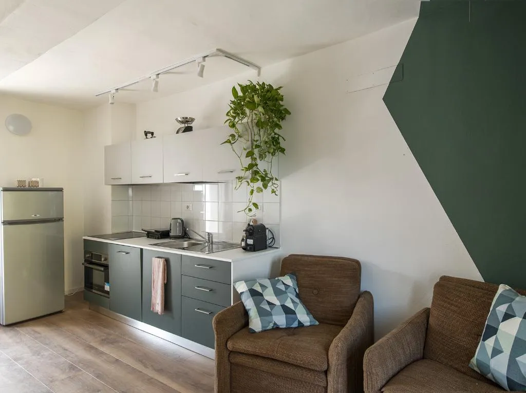 APARTMENT TWO BEDROOMS ONE BATHROOM Room, Stresa Complex Levoasi, Milan