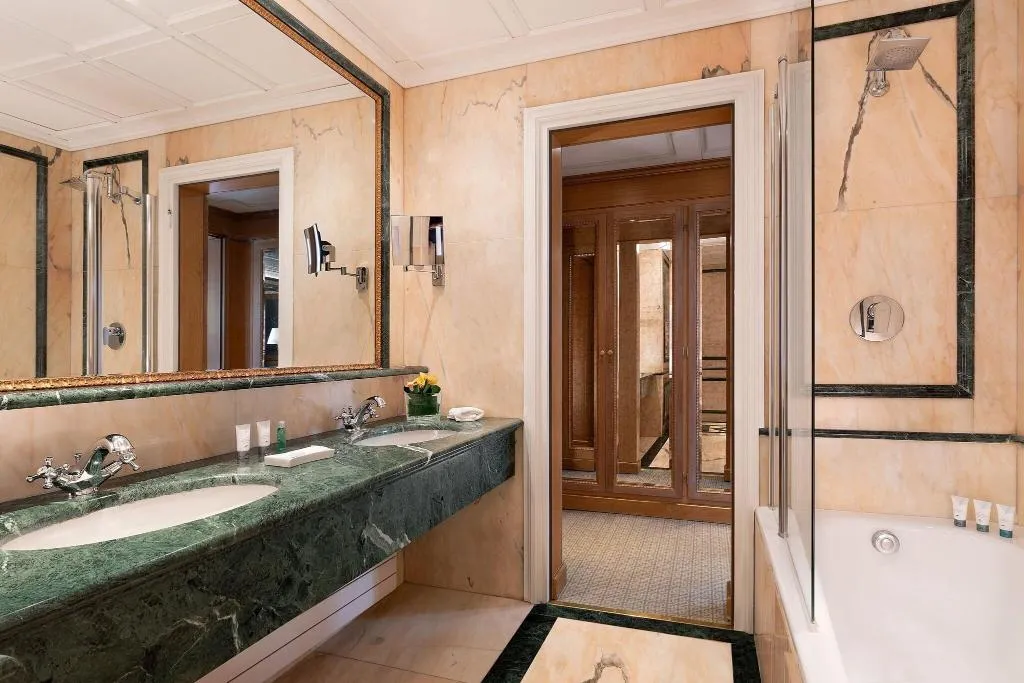 Room, The Westin Palace Milan, Milan