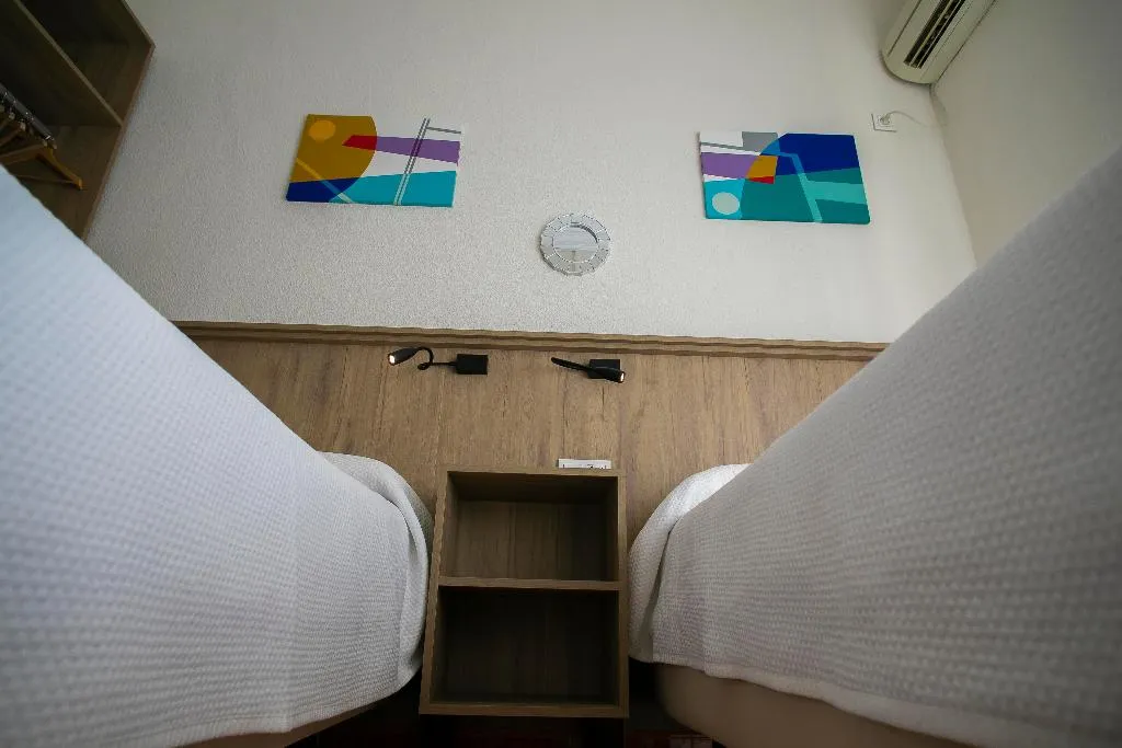 DOUBLE WITH DOUBLE BED Room, Pensión dulces sueños, Seville
