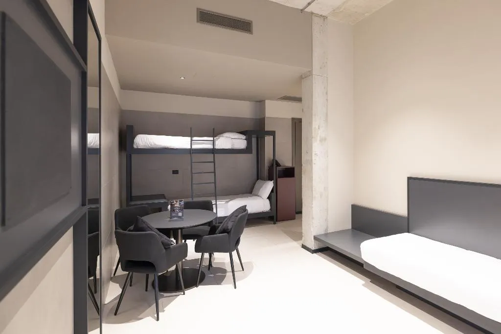 JUNIOR SUITE CAPACITY 5 Room, Joy 124 Hotel Milano, Milan