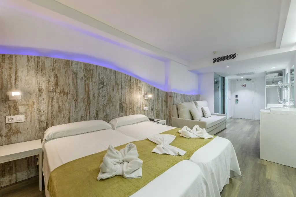 JUNIOR SUITE WITH TERRACE Room, Welikehotel Triton Beach, Majorca