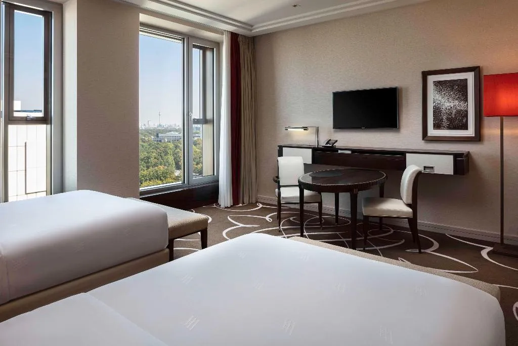 TWIN DELUXE WITH VIEWS Room, Waldorf Astoria Berlin, Berlin