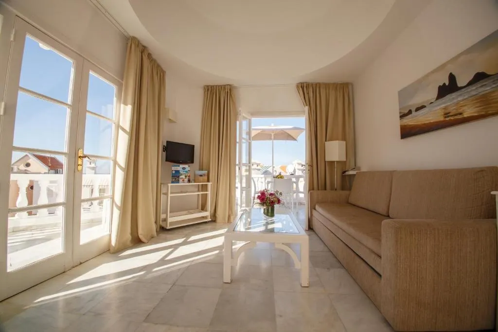 Room, Lagos de Fañabe, Tenerife