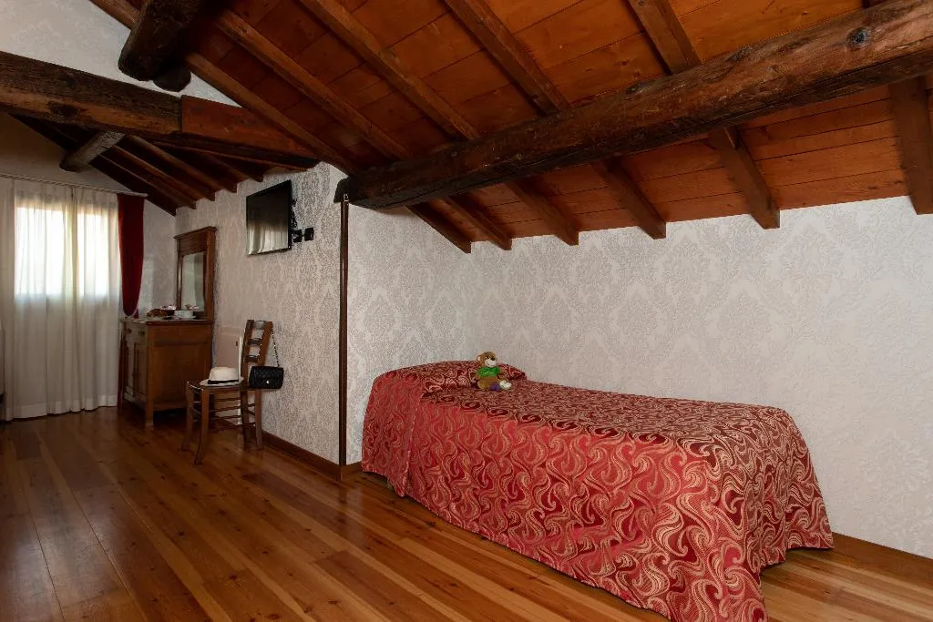 SUITE CANAL VIEW Room, Charming Palace Santa Fosca, Venice