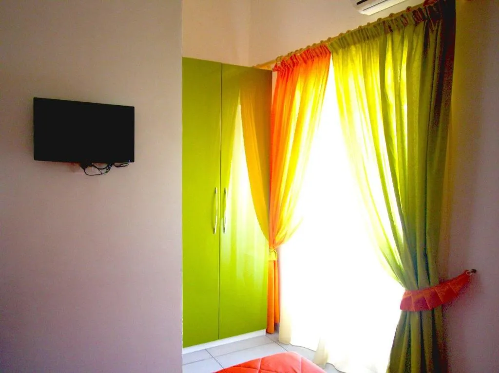 Room, Megaride Santa Lucia, Naples