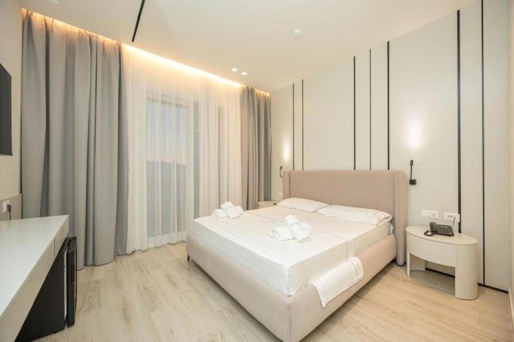 Laid Hotel, Kavaje