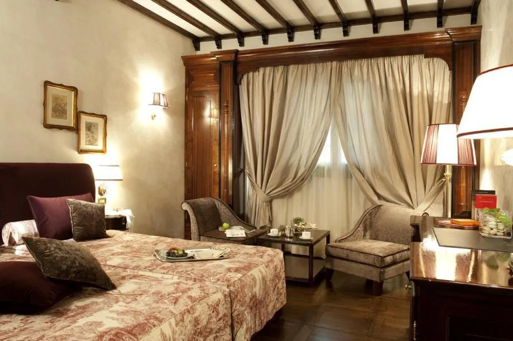 Room, Grand Hotel Baglioni, Florence