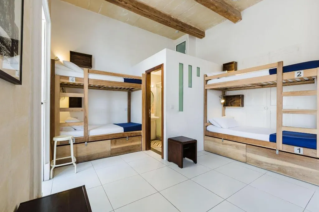 Room, Two Pillows Boutique Hostel, Malta