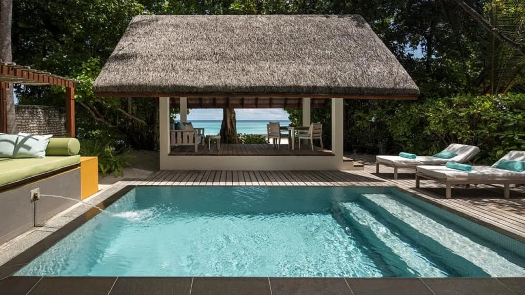 BUNGALOW OCEAN FRONT Room, Four Seasons Resort Maldives at Landaa Giraavaru, Male