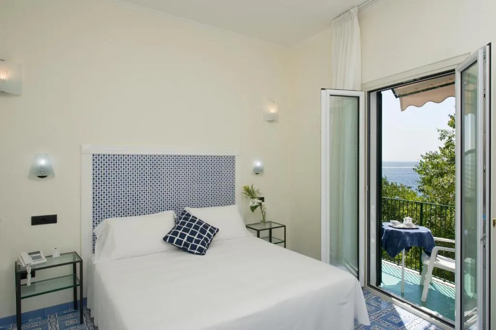 Double or Twin CLASSIC GARDEN VIEW Room, Aurora, Naples