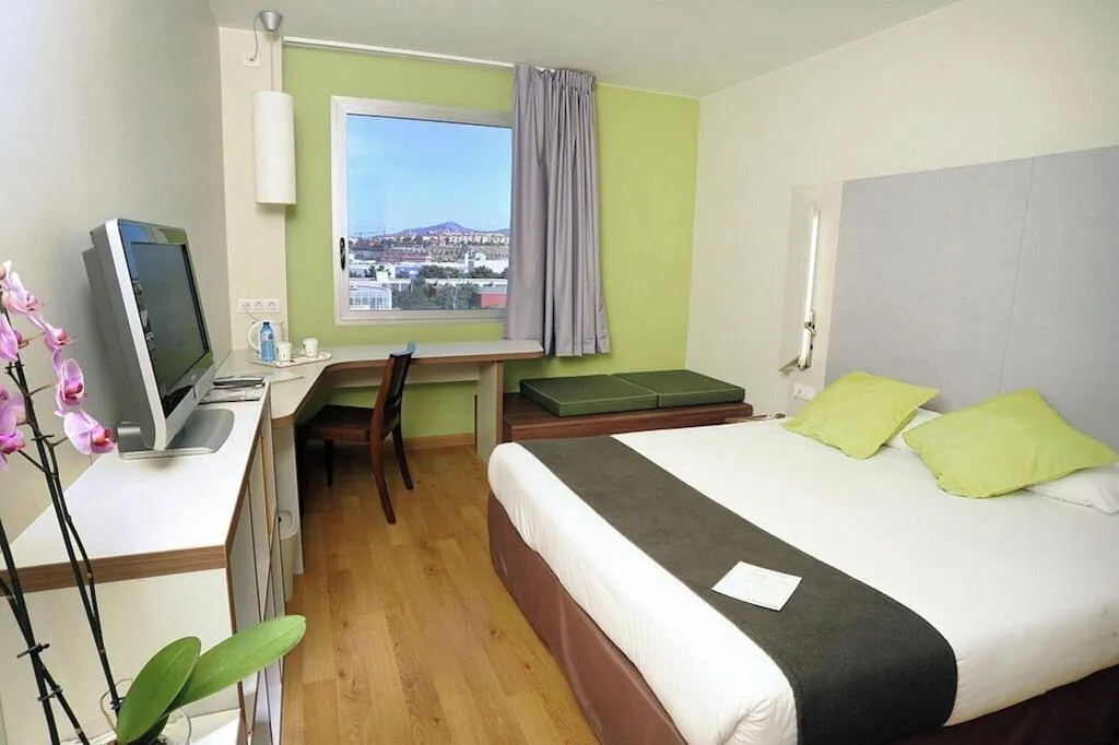 TRIPLE STANDARD Room, Travelodge Cornella Fira, Barcelona