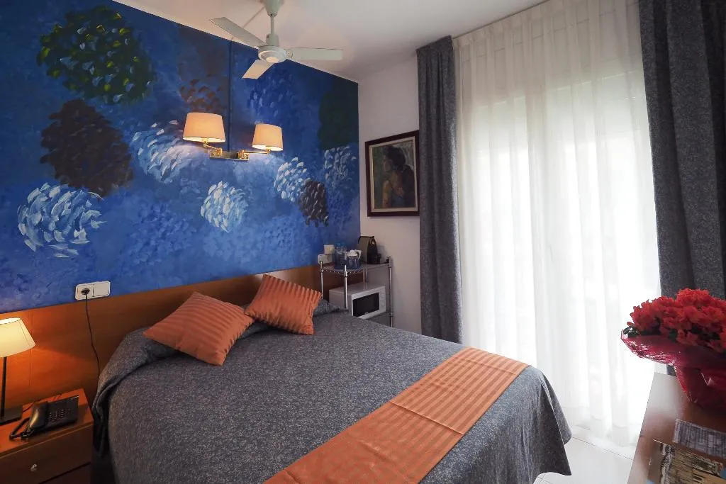 DOUBLE SINGLE USE ONE BED Room, Montserrat, Costa Brava