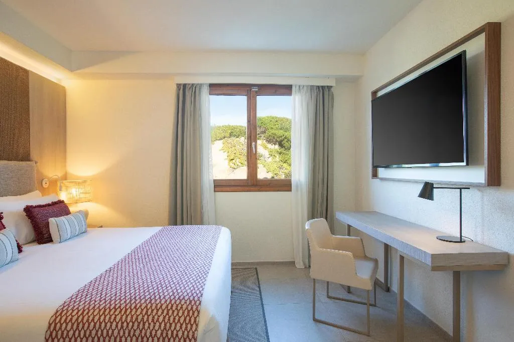 DOUBLE DELUXE KING BED Room, Mangia's Santa Teresa Sardinia, Curio Collection, Olbia