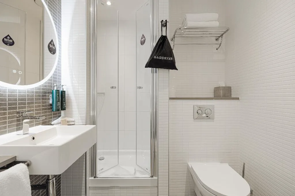 DOUBLE WITH VIEWS Room, DoubleTree by Hilton Amsterdam Centraal Station, Amsterdam