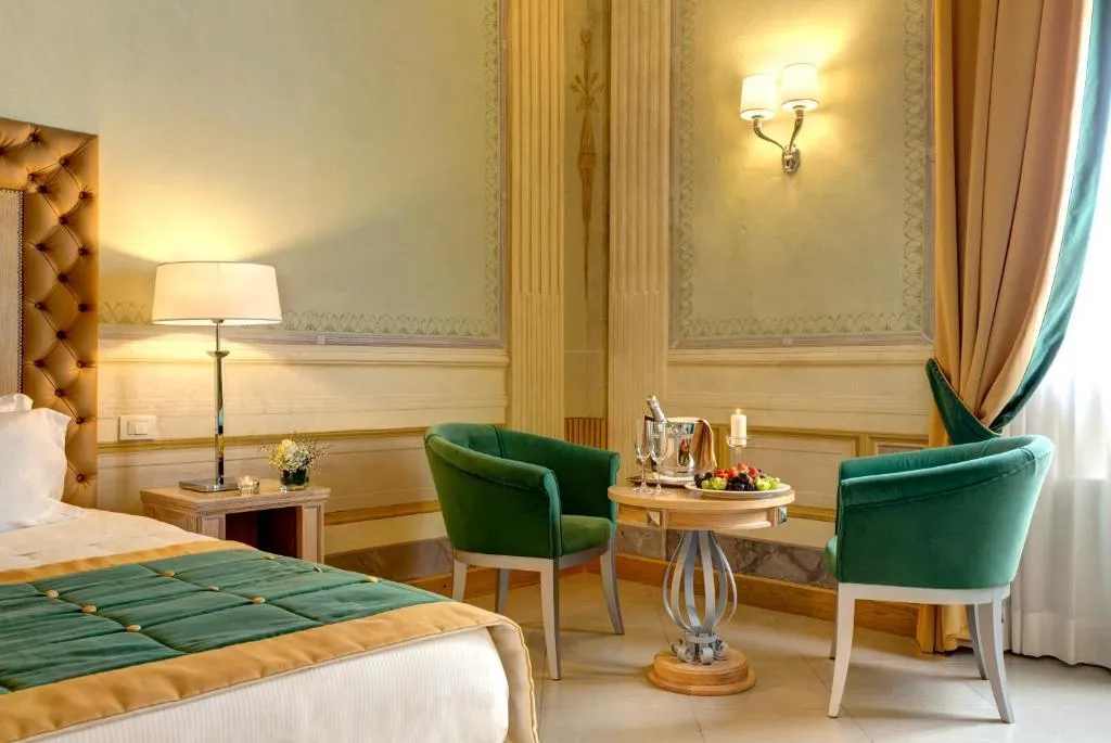 SUITE CAPACITY 3 Room, Villa Tolomei Hotel & Resort, Florence