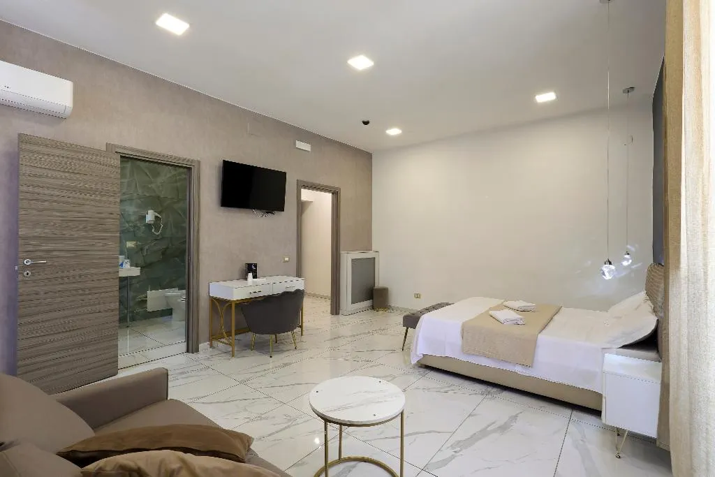 QUADRUPLE COMFORT Room, La Pace, Naples