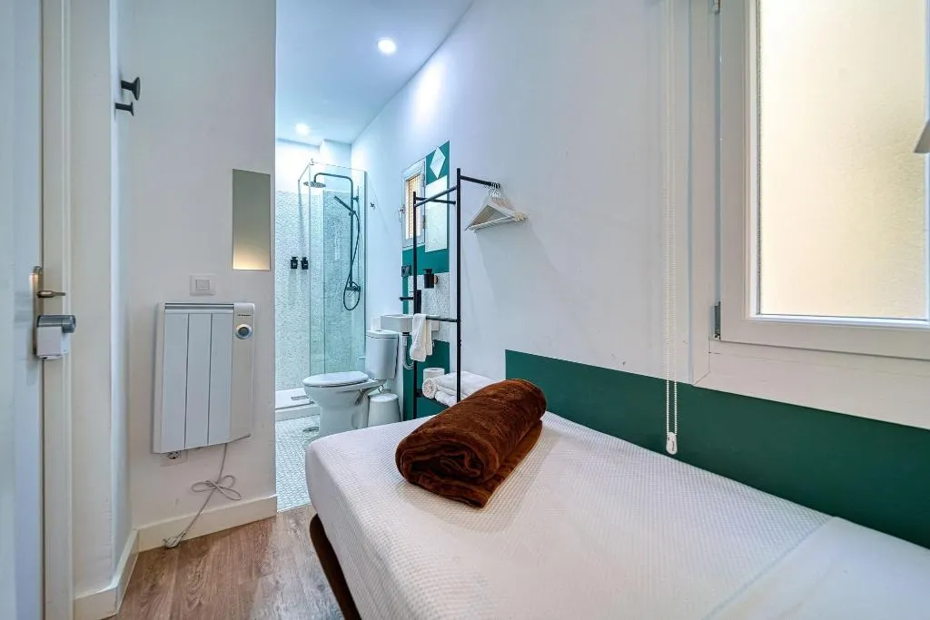 Room, Angelitomad, Madrid