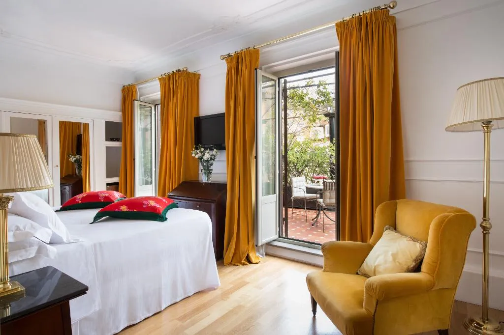 Double or Twin DELUXE WITH BALCONY Room, Grand Hotel Plaza, Rome
