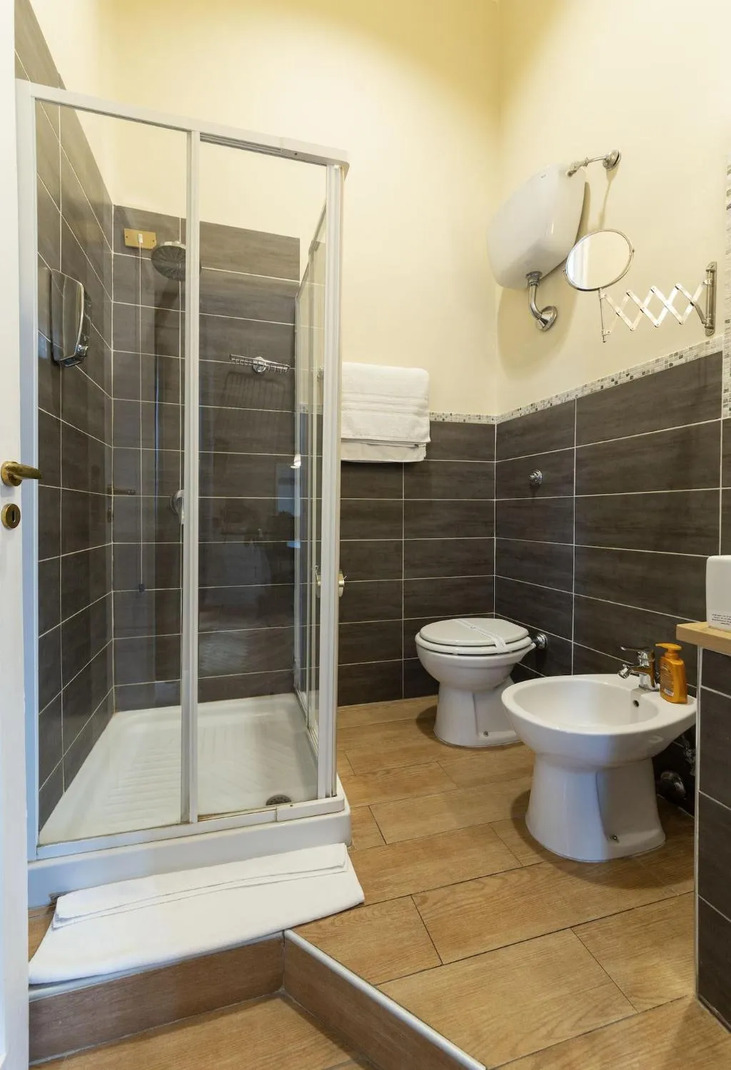 Room, B&B Il Ventre di Napoli, Naples