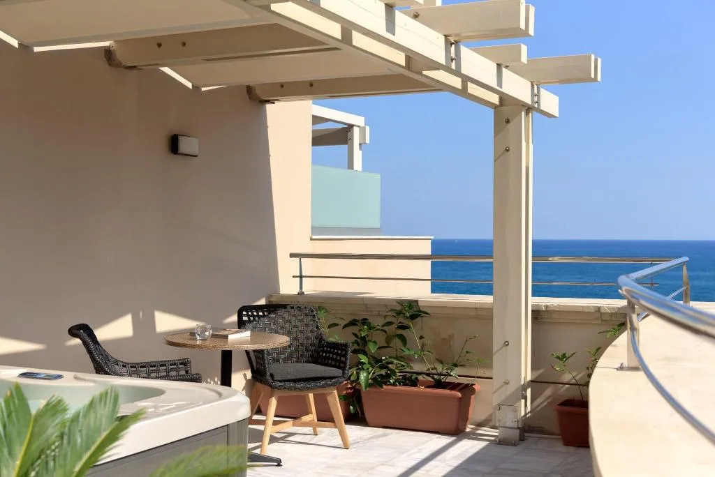 SUITE KING BED WITH JACUZZI Room, Macaris Suites & Spa, Crete
