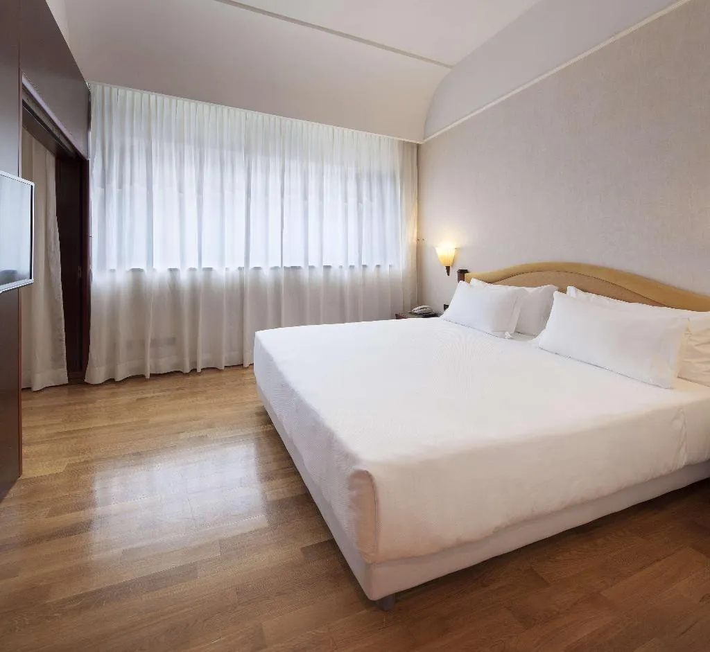 JUNIOR SUITE STANDARD Room, NH Milano Machiavelli, Milan