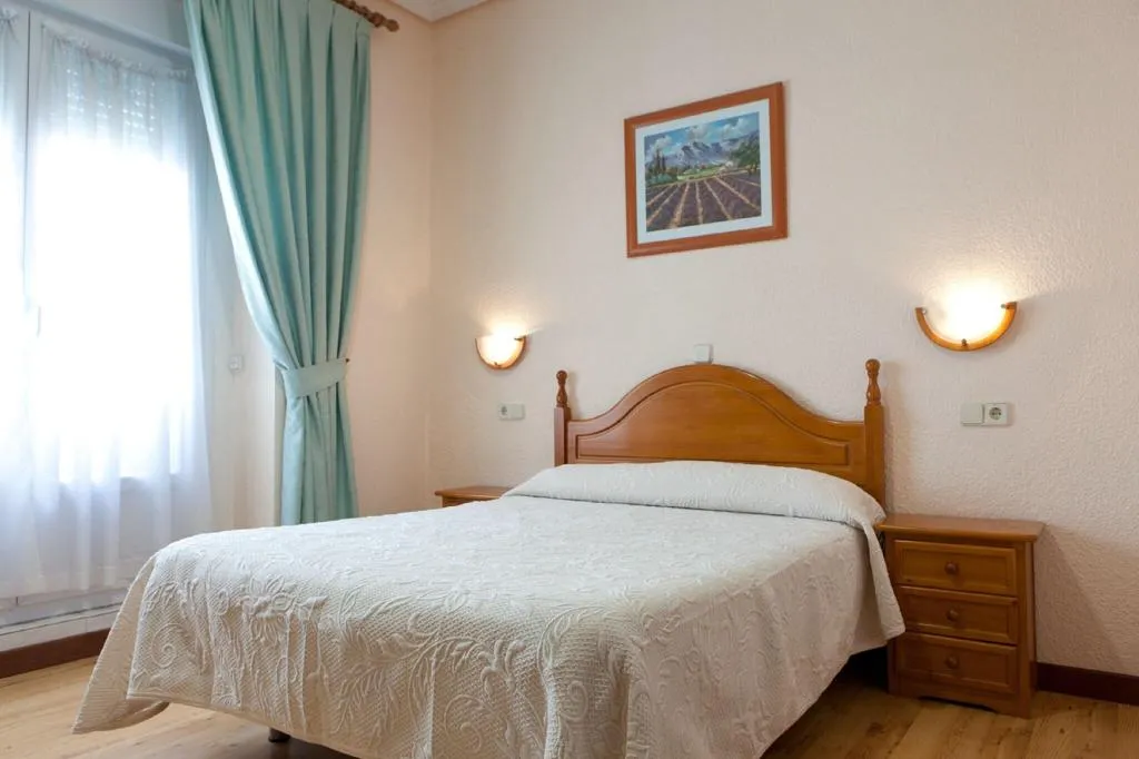 Room, Hostal Zamora, Madrid