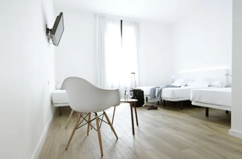 Room, Som Nit Born, Barcelona