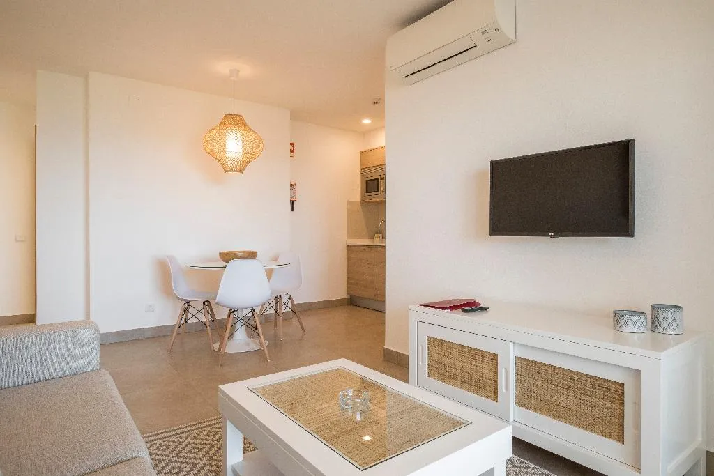 APARTMENT DELUXE OCEAN FRONT Room, Clube Porto Mós, Algarve