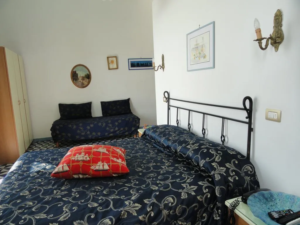 TRIPLE STANDARD Room, Fontana, Naples