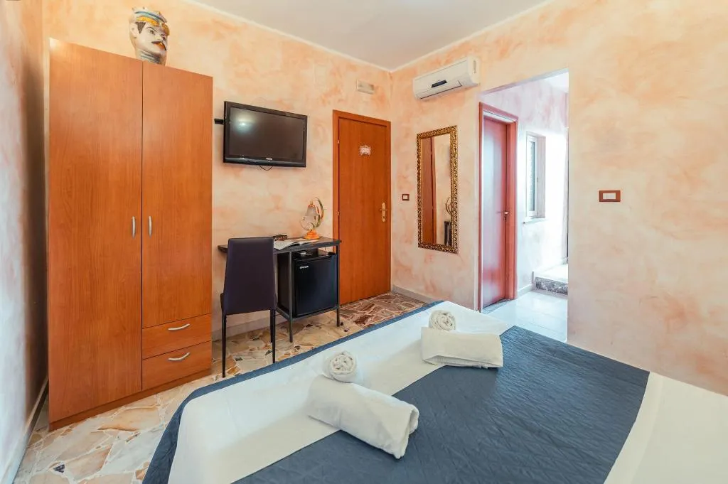 Room, B&B Marranzano, Catania