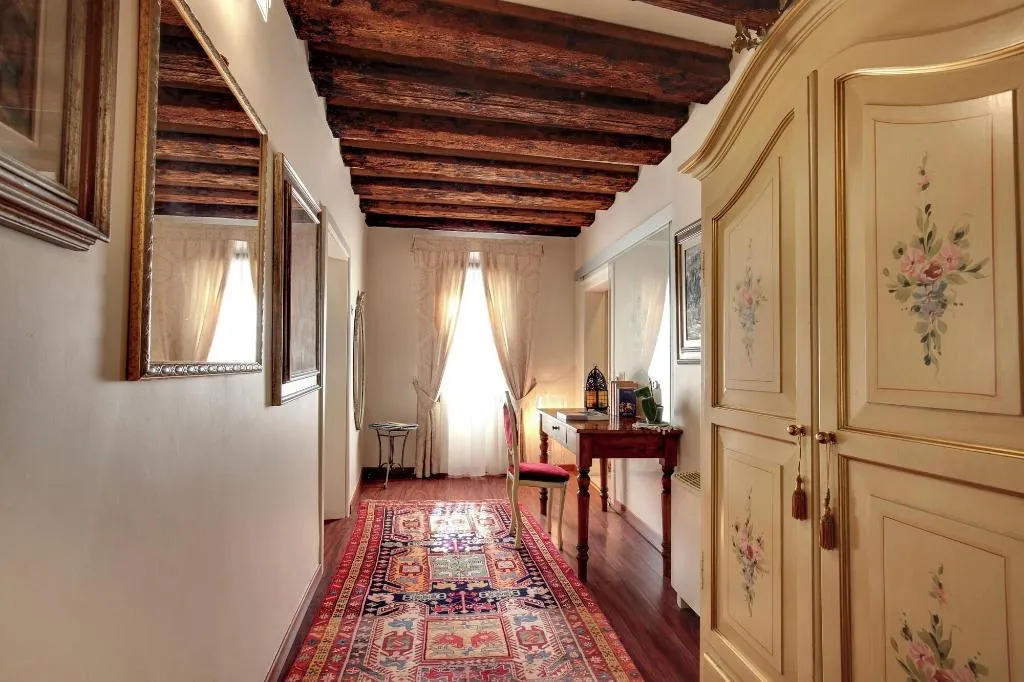 Room, Ca' Riza, Venice