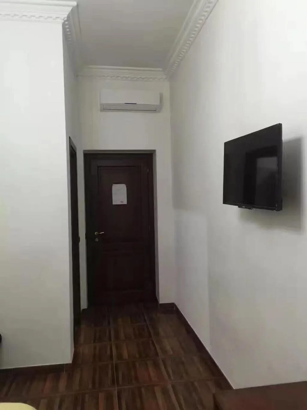 Room, Babyface, Naples
