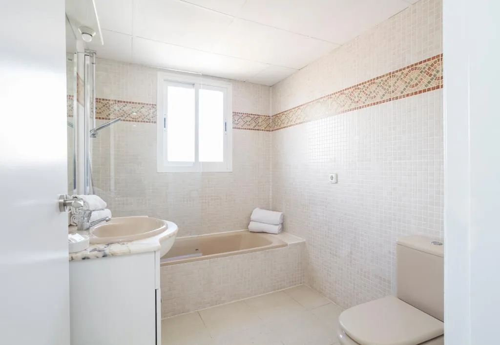 APARTMENT CAPACITY 6 TWO BEDROOMS Room, Aptos Priorat, Costa Dorada