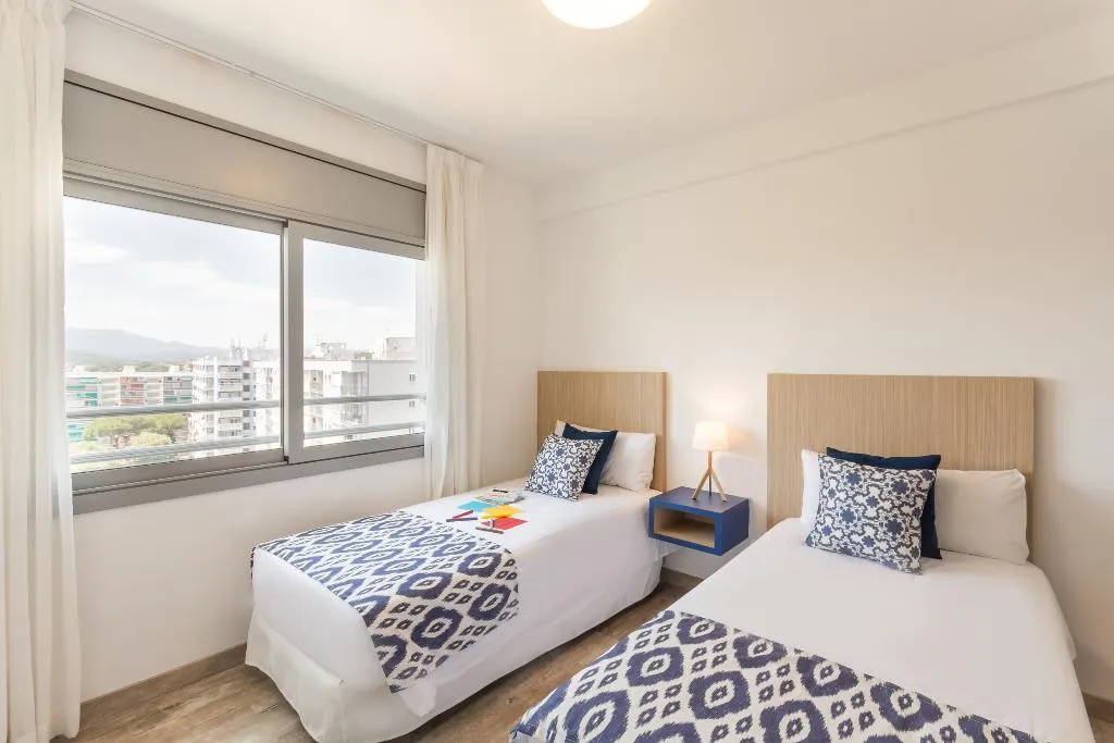 APARTMENT CAPACITY 4 TWO BEDROOMS Room, Pierre & Vacances Blanes Playa, Costa Brava