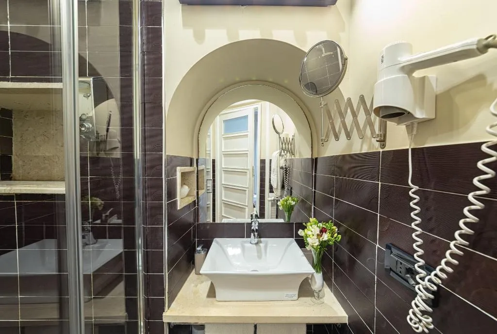 Room, B&B Il Ventre di Napoli, Naples