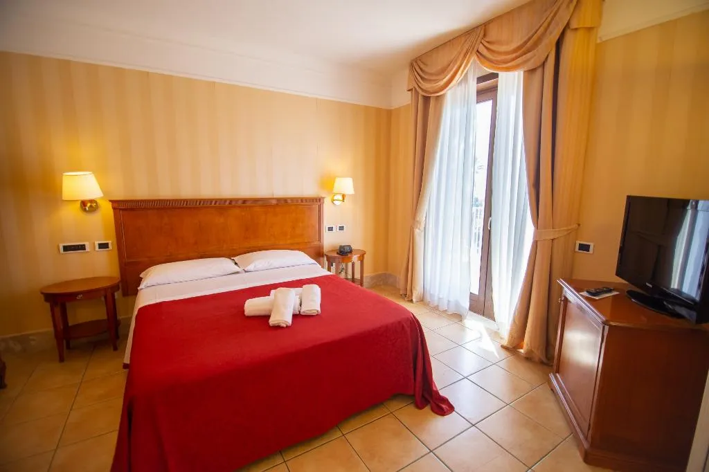 Room, Dioscuri Bay Palace, Catania