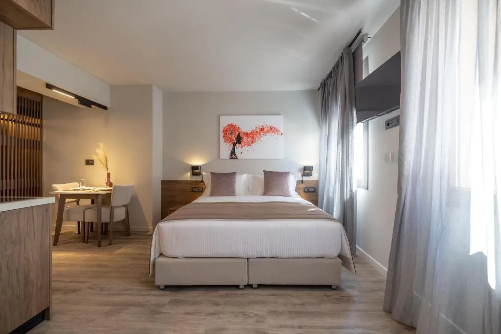 Room, Athens 507, Athens