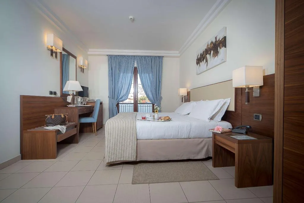 Room, Suites & Residence Hotel, Naples